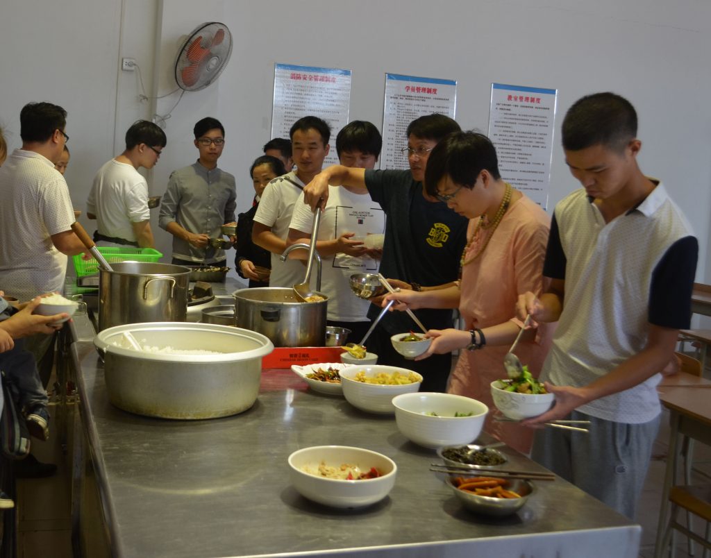 素食学校新生报到