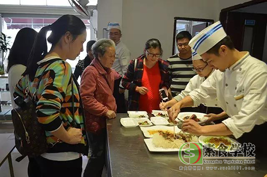 “你吃素，我提供！”素食学校今日奉斋