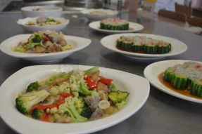 金字塔式素食食谱（素食学校的素食厨师必备、素食培训、素食连锁、素食菜谱也必备）