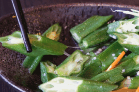 素食菜谱： 秋 葵 菌 菇 汤 饭