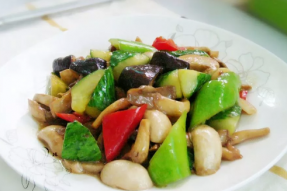 素食菜谱：黄瓜炒杂菇