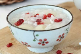 素食菜谱： 蔓越莓银耳梨粥