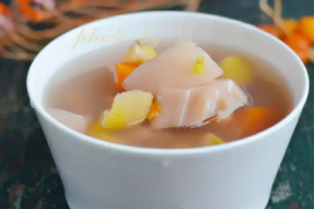 素食菜谱：板栗莲藕梨汤