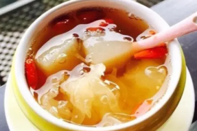 素食菜谱：冰糖雪梨银耳羹