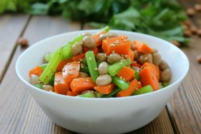 【素食菜谱】简单易学的春季的素菜菜谱，让你的素食餐桌增色增香~~