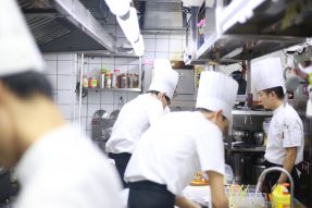 【素食厨师】疫情下大量厨师面临“被失业”,如何提高岗位竞争优势？