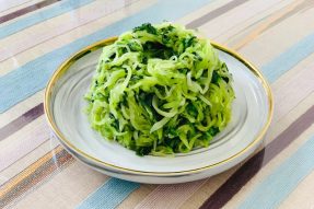 素食菜谱—— 凉拌莴笋 