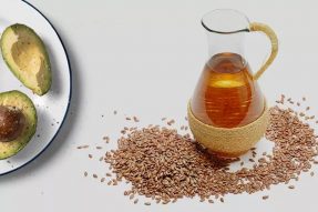 【素食养生】每天吃亚麻籽油，很多疾患不药而愈！