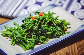 【素食养生】茼蒿被称为“皇帝菜”，这7种美味做法送给你！
